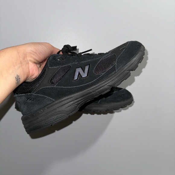 New Balance Womens 993 Shoe Triple Black USA Running Sneakers - Picture 2 of 4